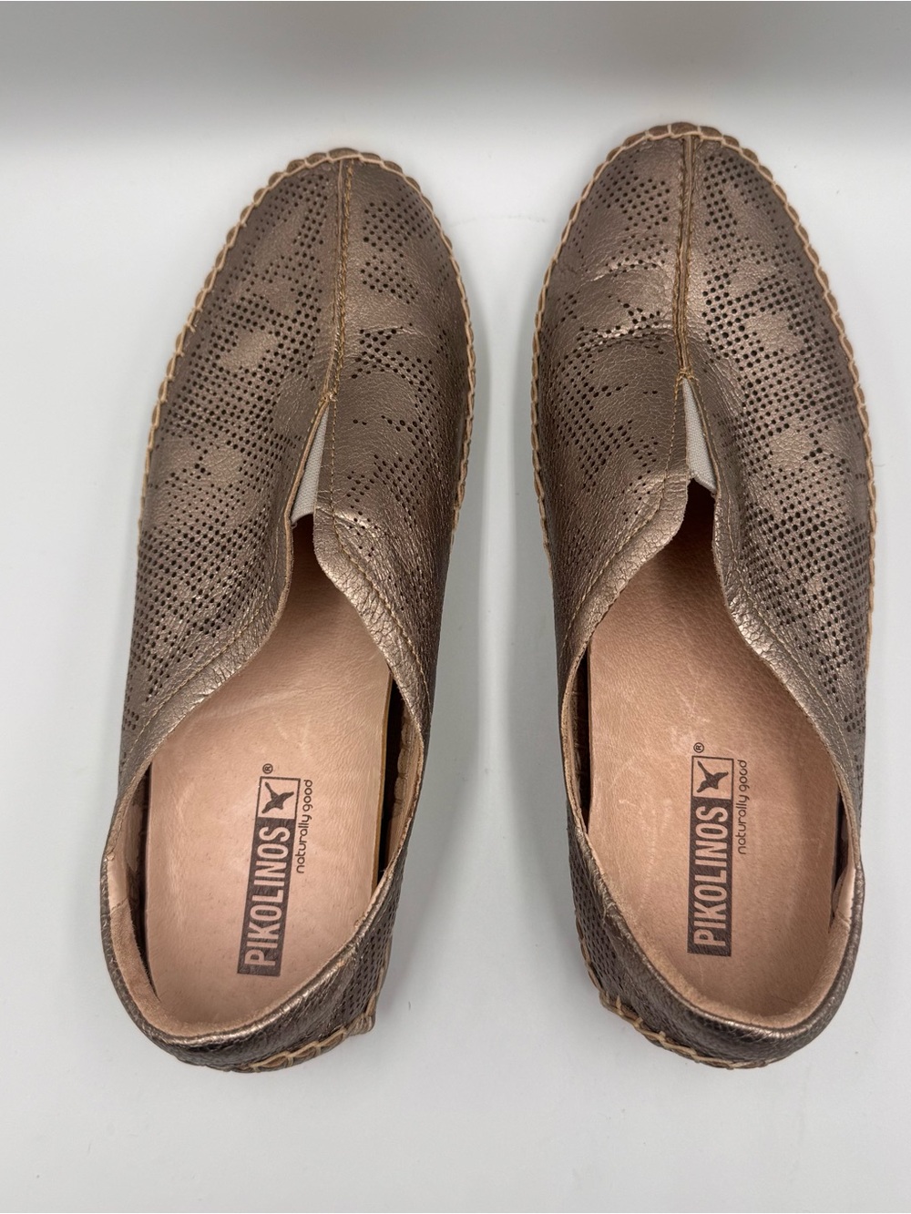 🤎NEW PIKOLINOS Metallic Taupe Perforated Leather Slip-Ons Size 7.5